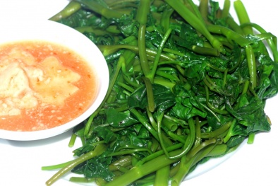 Ăn rau muống chấm chao, lao đao đi gặp bác sĩ